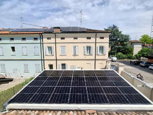pannelli-fotovoltaici-installati-su-tetto-in-coppi-a-reggio-emilia
